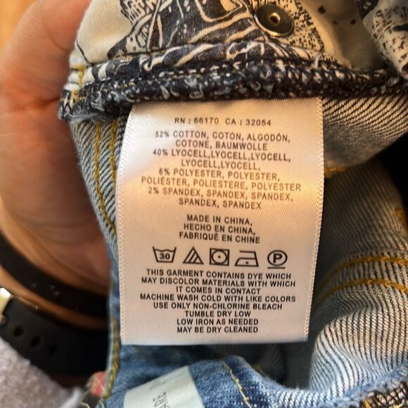 Pilcro and the Letterpress High-Rise Flare w/ raw hem - Picture 7 of 8